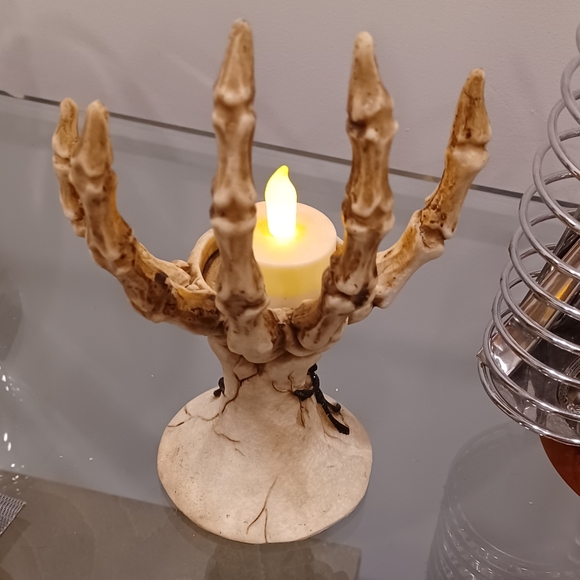 Ceramic Skelton hand tealight candle holder - Picture 2 of 2